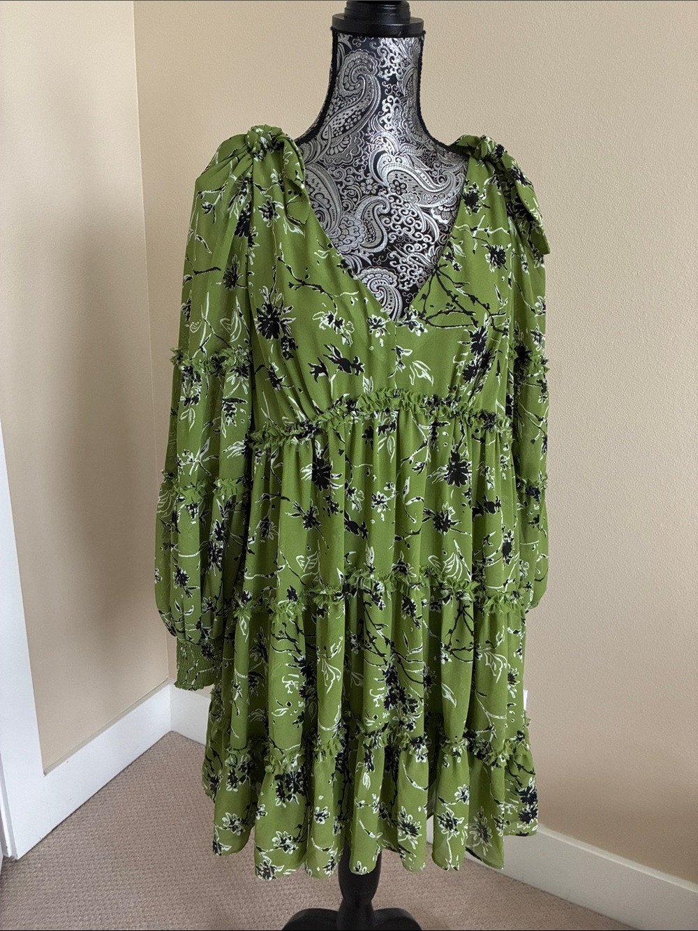 NWT! cinq a sept Olive Green Floral V-Neck Tiered Long Sleeve Dress size 8
